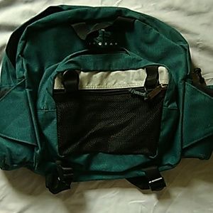 Unisex bag for traveling fits on waist